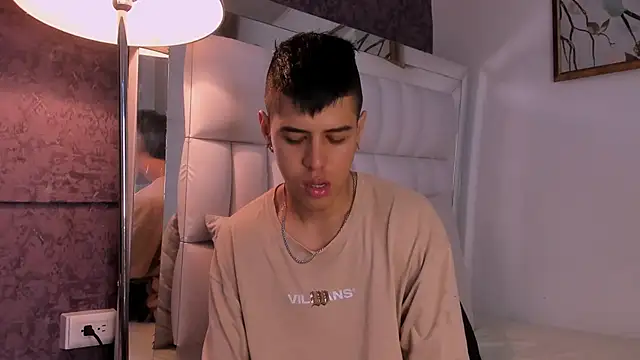 Snapshot of Angel_Khouri chatting on January 31, 8:01 pm Angel Khouri online show from January 31, 8:01 pm