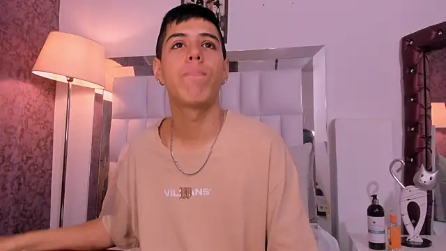 Snapshot of Angel_Khouri chatting on February 6, 8:13 pm Angel Khouri online show from February 6, 8:13 pm