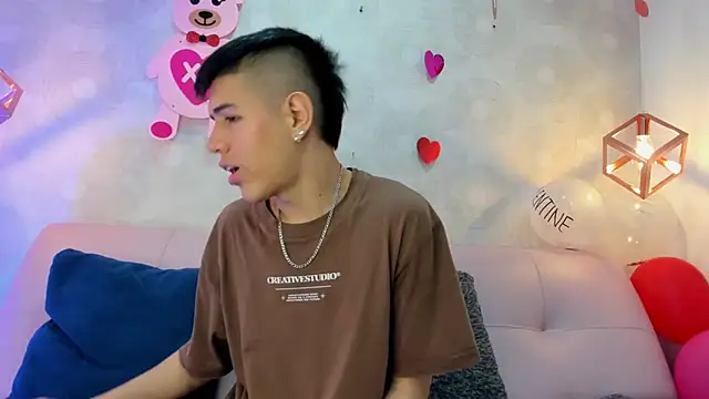 Snapshot of Angel_Khouri chatting on February 25, 3:31 am Angel Khouri online show from February 25, 3:31 am