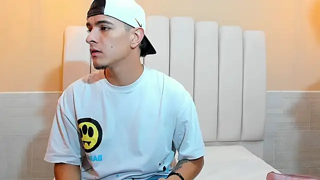 DAVID VICTORIAA online show from February 17, 1:21 pm