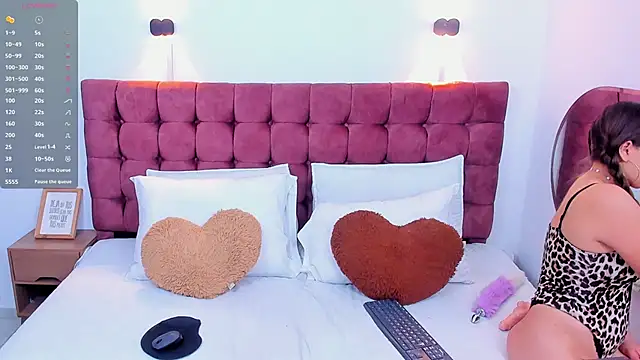 Annie kurt  online show from February 24, 8:36 pm