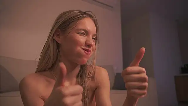 alittlestarrr online show from January 25, 7:28 am