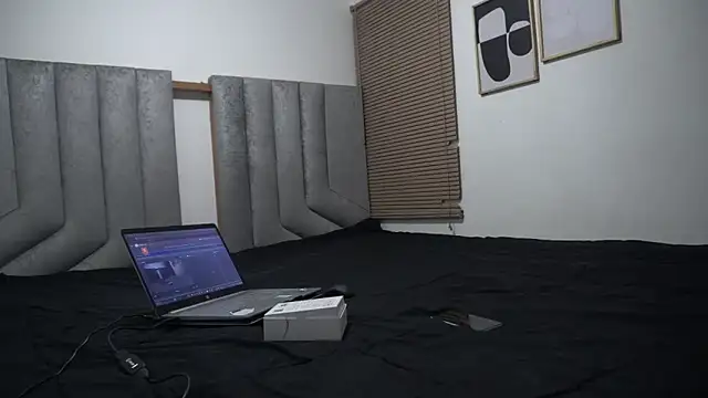 womantall99 online show from March 31, 1:00 pm