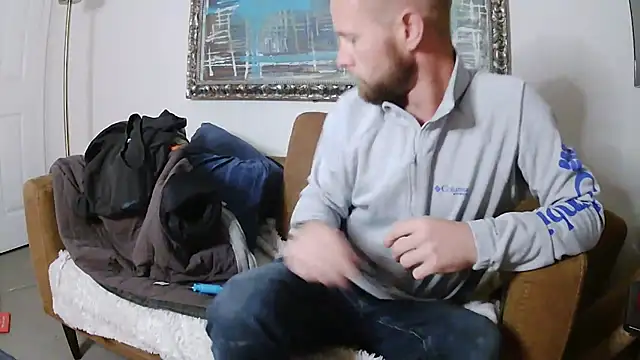 Snapshot of bjay1210 chatting on January 21, 3:37 am bjay1210 online show from January 21, 3:37 am