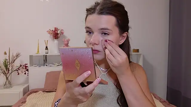 Nellie Medina online show from September 23, 7:17 pm