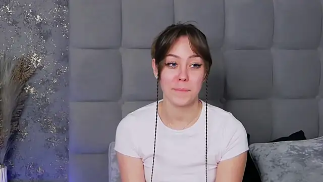 TheEmma online show from March 15, 4:43 pm