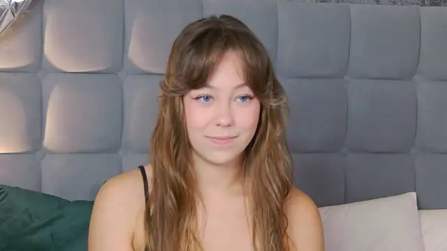 Snapshot of TheEmma chatting on March 21, 12:32 pm TheEmma online show from March 21, 12:32 pm