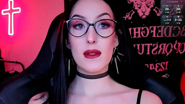 Miss Alice   online show from April 7, 11:37 pm