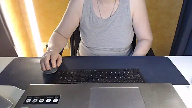 Snapshot of Sweet_Phoenix chatting on June 5, 6:09 am Sweet Phoenix online show from June 5, 6:09 am