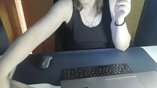 Snapshot of Sweet_Phoenix chatting on June 9, 7:42 am Sweet Phoenix online show from June 9, 7:42 am
