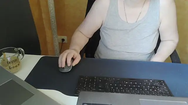 Snapshot of Sweet_Phoenix chatting on June 18, 6:24 am Sweet Phoenix online show from June 18, 6:24 am