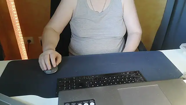 Snapshot of Sweet_Phoenix chatting on June 19, 1:15 pm Sweet Phoenix online show from June 19, 1:15 pm