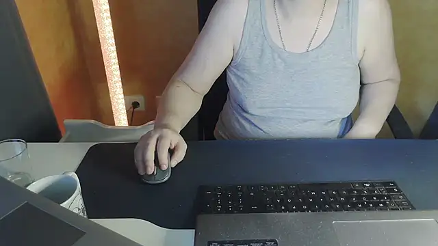 Snapshot of Sweet_Phoenix chatting on June 25, 6:51 am Sweet Phoenix online show from June 25, 6:51 am