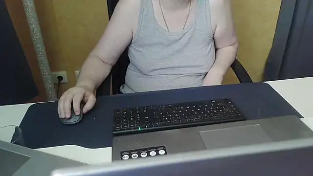 Snapshot of Sweet_Phoenix chatting on June 26, 11:14 am Sweet Phoenix online show from June 26, 11:14 am
