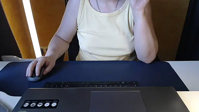 Snapshot of Sweet_Phoenix chatting on July 7, 8:29 am Sweet Phoenix online show from July 7, 8:29 am