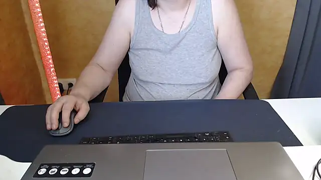 Snapshot of Sweet_Phoenix chatting on July 8, 8:19 am Sweet Phoenix online show from July 8, 8:19 am