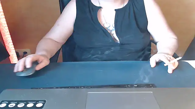 Snapshot of Sweet_Phoenix chatting on July 14, 10:43 am Sweet Phoenix online show from July 14, 10:43 am