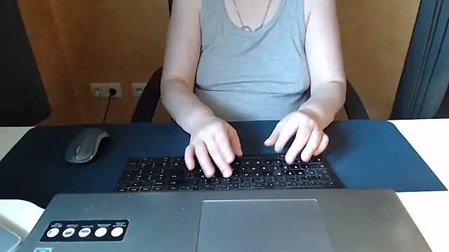 Snapshot of Sweet_Phoenix chatting on July 18, 7:34 am Sweet Phoenix online show from July 18, 7:34 am