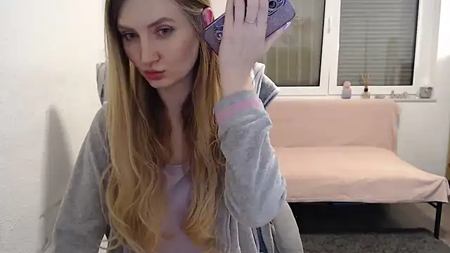 Snapshot of florianikaa chatting on February 2, 11:42 pm florianikaa online show from February 2, 11:42 pm