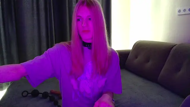 blaire  18 online show from March 6, 6:41 am