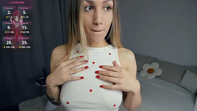 Snapshot of Niki_Luston chatting on January 5, 7:39 pm Niki Luston online show from January 5, 7:39 pm