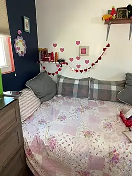 thigh hi online show from February 17, 5:43 pm