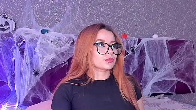 LiaCathaleya online show from October 13, 8:20 pm