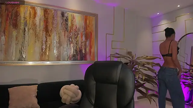 Snapshot of NiaSalvatore chatting on February 26, 3:27 am NiaSalvatore online show from February 26, 3:27 am