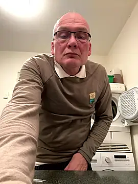 Snapshot of Parleg2 chatting on January 18, 3:49 pm Parleg2 online show from January 18, 3:49 pm