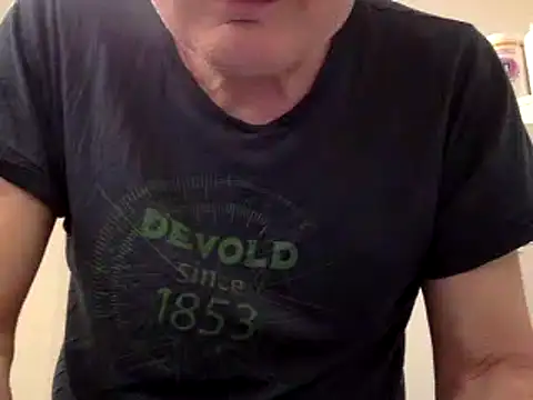 Snapshot of Parleg2 chatting on February 15, 10:39 pm Parleg2 online show from February 15, 10:39 pm