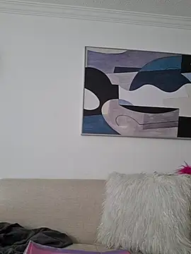 karina warthon online show from April 7, 5:35 pm