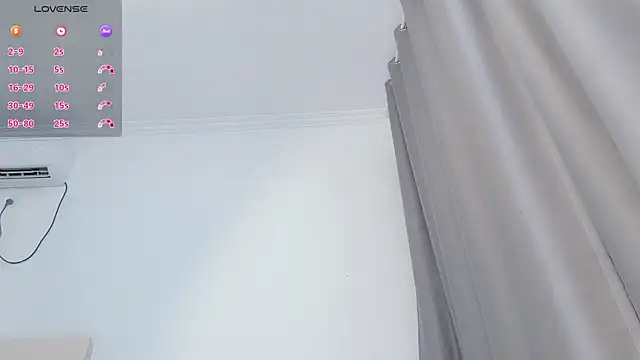 Snapshot of Lucky-xiuxiu chatting on November 17, 12:00 pm Lucky-xiuxiu online show from November 17, 12:00 pm