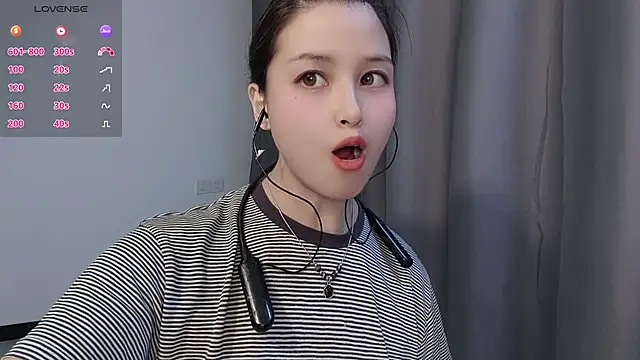 Snapshot of Lucky-xiuxiu chatting on November 25, 3:23 pm Lucky-xiuxiu online show from November 25, 3:23 pm