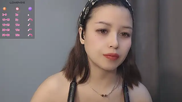 Snapshot of Lucky-xiuxiu chatting on December 3, 1:53 pm Lucky-xiuxiu online show from December 3, 1:53 pm