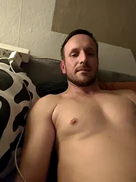 Snapshot of Geiler_Staender chatting on November 13, 10:19 pm Geiler Staender online show from November 13, 10:19 pm