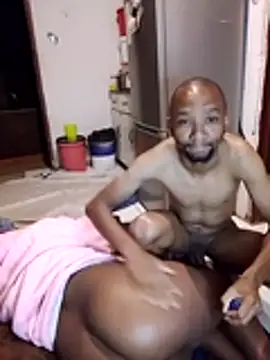 Snapshot of KMbesxxx chatting on November 6, 8:54 pm KMbesxxx online show from November 6, 8:54 pm