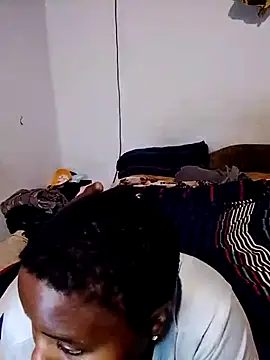 Snapshot of KMbesxxx chatting on December 13, 7:53 pm KMbesxxx online show from December 13, 7:53 pm