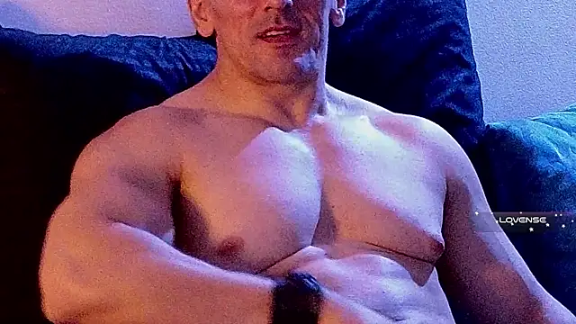 Snapshot of life_warrior chatting on March 19, 12:48 am life warrior online show from March 19, 12:48 am