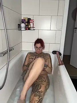 Snapshot of Mia-Fuchs chatting on January 14, 10:44 pm Mia-Fuchs online show from January 14, 10:44 pm