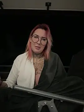 Snapshot of Mia-Fuchs chatting on February 11, 4:55 am Mia-Fuchs online show from February 11, 4:55 am