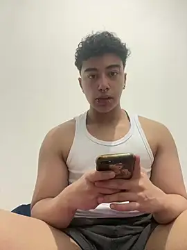 Snapshot of apollinho666 chatting on January 1, 3:23 am apollinho666 online show from January 1, 3:23 am