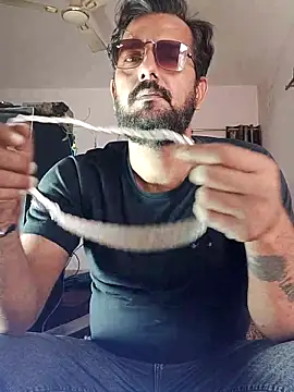 MAGNETICDADDY8 online show from December 2, 9:25 am