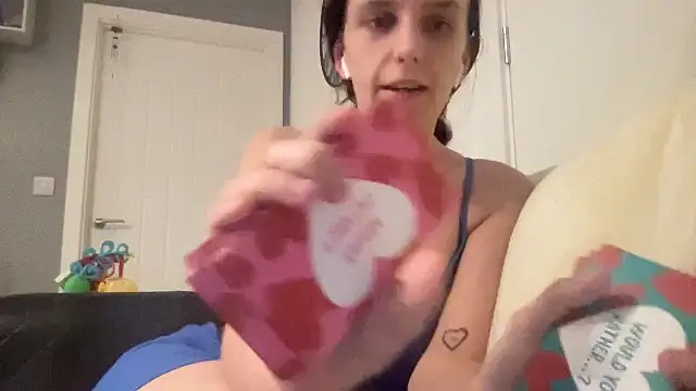 Snapshot of dixie_leigh chatting on January 6, 9:22 pm dixie leigh online show from January 6, 9:22 pm