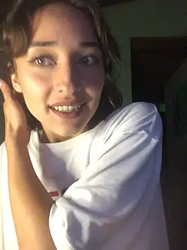 Snapshot of NickiYoung chatting on January 5, 9:05 am NickiYoung online show from January 5, 9:05 am