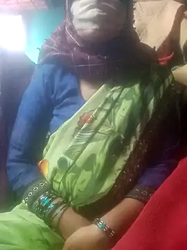 Snapshot of YourHotRandi chatting on February 5, 6:23 pm YourHotRandi online show from February 5, 6:23 pm