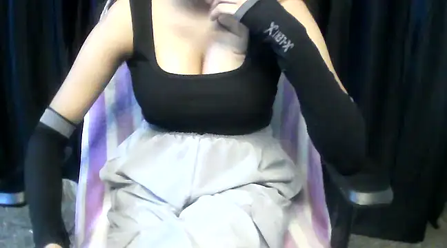 Snapshot of hot-niti chatting on February 22, 11:03 pm hot-niti online show from February 22, 11:03 pm