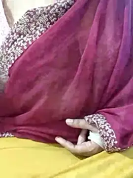 Snapshot of mallupriyapriya chatting on May 19, 5:47 am mallupriyapriya online show from May 19, 5:47 am