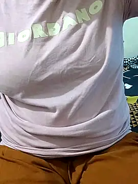 Snapshot of mallupriyapriya chatting on June 2, 5:42 am mallupriyapriya online show from June 2, 5:42 am