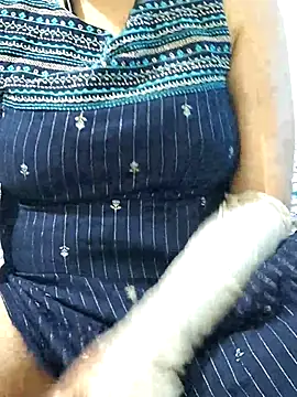 Snapshot of mallupriyapriya chatting on July 4, 8:09 am mallupriyapriya online show from July 4, 8:09 am