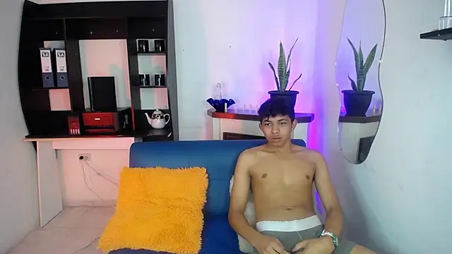 twinkmilk  online show from February 28, 11:36 am